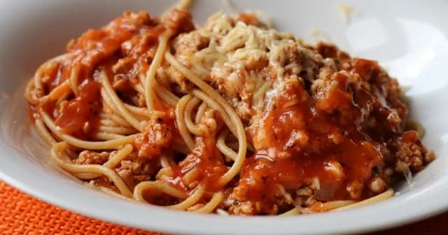 Spaghetti z mielonym: proste przepisy na pyszne danie dla każdego Spaghetti z mielonym: proste przepisy na pyszne danie dla każdego