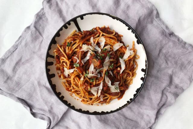 Jak przygotować idealne ragu spaghetti - tradycyjny przepis i porady Jak przygotować idealne ragu spaghetti - tradycyjny przepis i porady