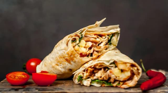 Shoarma z kurczaka - co to jest i jak ją przygotować? Shoarma z kurczaka - co to jest i jak ją przygotować?