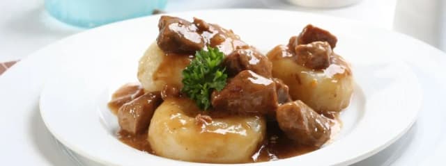 Jakie mięso do klusek śląskich? Odkryj najlepsze połączenia smakowe Jakie mięso do klusek śląskich? Odkryj najlepsze połączenia smakowe