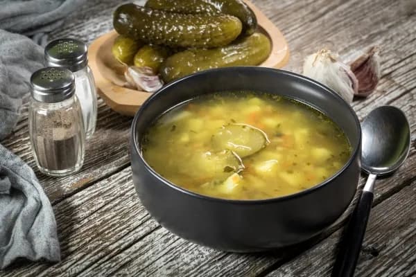 Jak się gotuje zupę ogórkową - prosty przepis na wyjątkowy smak Jak się gotuje zupę ogórkową - prosty przepis na wyjątkowy smak
